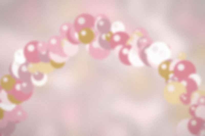 Arco de globos en rosa y dorado montado para una celebración